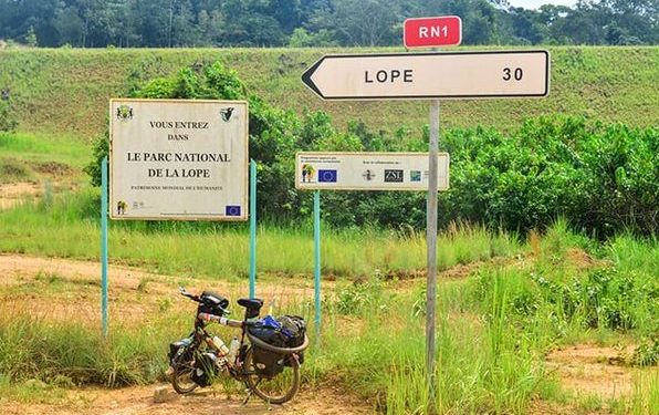 Panneau indiquant la localité de la Lopé