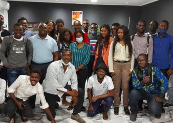 Sylvère Boussamba, Sylvie Touré et les alumni de la première promotion de l'école 241