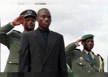 le Colonel Eddy Kapend à l'extrême droite @africanews AFP