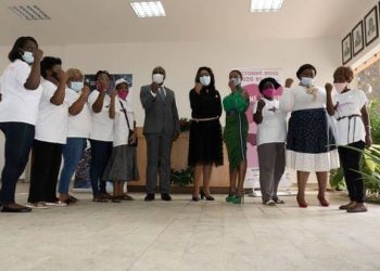 Les femmes de l'Asafac autour du ministre Hughes Mbadinga Madiya