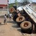 Camion renversé dans la rivière Batavea