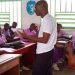 Un membre de l'ONG scdoga en pleine sensibilisation sur la drépanocytose au Lycée Djoué Dabany @scdoga