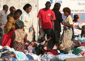 Marché de la friperie à Libreville "Moutouki" @RFI