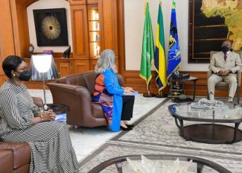Savina Ammassari et Oulimata Sarr autour d'Ali Bongo Ondimba