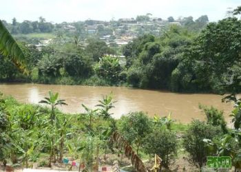 Shimita Nzengue où le décès a été enregistré, une vue de la rivière Bouenguidi qui coule entre les quartiers Bakélé et Litsébé