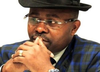 Guy christian Mavioga salué par Joël Ngoueneni Ndzengouma du 7MP