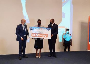 Alvine Yeno, la responsable de Ntchina, 1er prix du concours e start-up de Moov Africa Gabon Telecom
