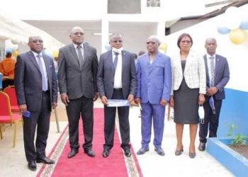 Noël Mavouroulou, le DGA de FINAM-Gabon et les responsables de la province de la Nyanga à l'inauguration de FINAM Tchibanga la première banque provinciale