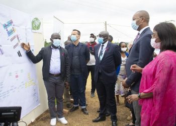 Le ministre de la Santé Guy Patrick Obiang Ndong lance le programme des 8 centres de santé à Fougamou pour les 4 provinces financés par l'AFD