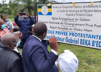 La pancarte de l'école conventionnée évangélique municipale Gabriel Beka B’Edou dévoilée