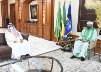 Porteur d'une invitation du roi, l'ambassadeur du Royaume d’Arabie Saoudite près de la République gabonaise, Abdulrahman S. Aldahas, à été reçu par Ali Bongo Ondimba