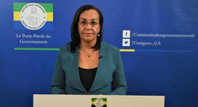 Le porte-parole du gouvernement Madeleine Berre, lisant le Communiqué final du Conseil des ministres © D.R