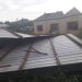 Un toit emporté par l'orage d'hier qui a fait de nombreux dégâts matériels à Franceville