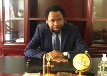 Rév Prophète Max Alexandre Ngoua scrute ma confrontation des logiques et analyse ou l'analyse politico-spirituelle du Gabon