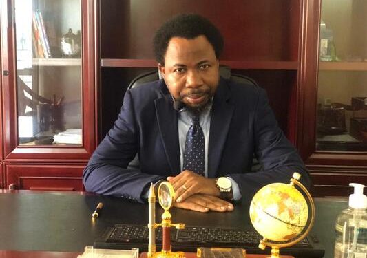 Rév Prophète Max Alexandre Ngoua scrute ma confrontation des logiques et analyse ou l'analyse politico-spirituelle du Gabon