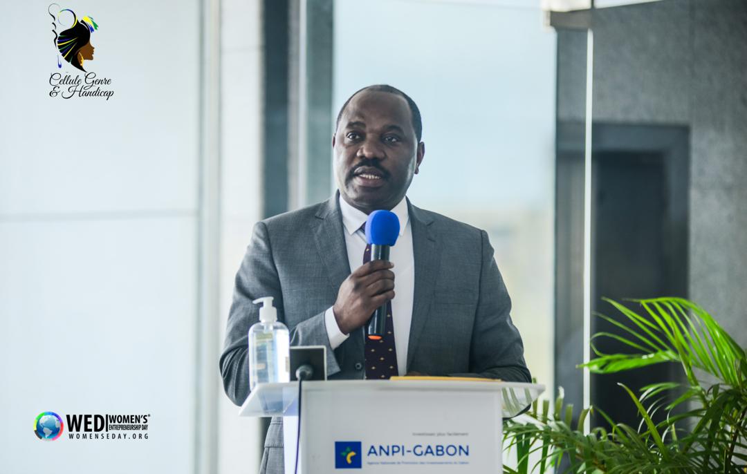 Le ministre des Petites et Moyennes Entreprises et de l'Industrie, Hugues Mbadinga Madiya prononçant son discours de circonstance à la Journée internationale des femmes entrepreneures 