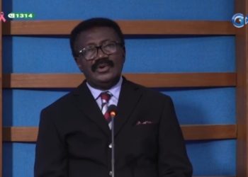 Max Anicet Koumba lors de ses excuses publiques en forme de simple formalité