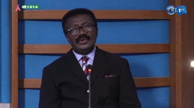 Max Anicet Koumba lors de ses excuses publiques en forme de simple formalité