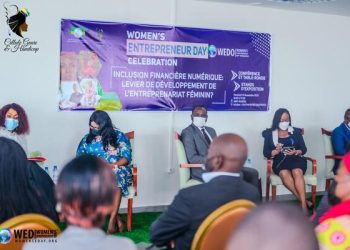 De la gauche vers la droite, Mme Virginie Mounanga, la Coordinatrice de la cellule Genre et handicap / ambassadrice régionale WEDO, Eugenia Onyekwelu, Directrice générale de UBA Gabon, le ministre des PME-PMI, Hugues Mbadinga Madiya, la ministre des Droits des femmes, Prisca Koho Nlend, table-ronde à la célébration de la journée des femmes entrepreneures