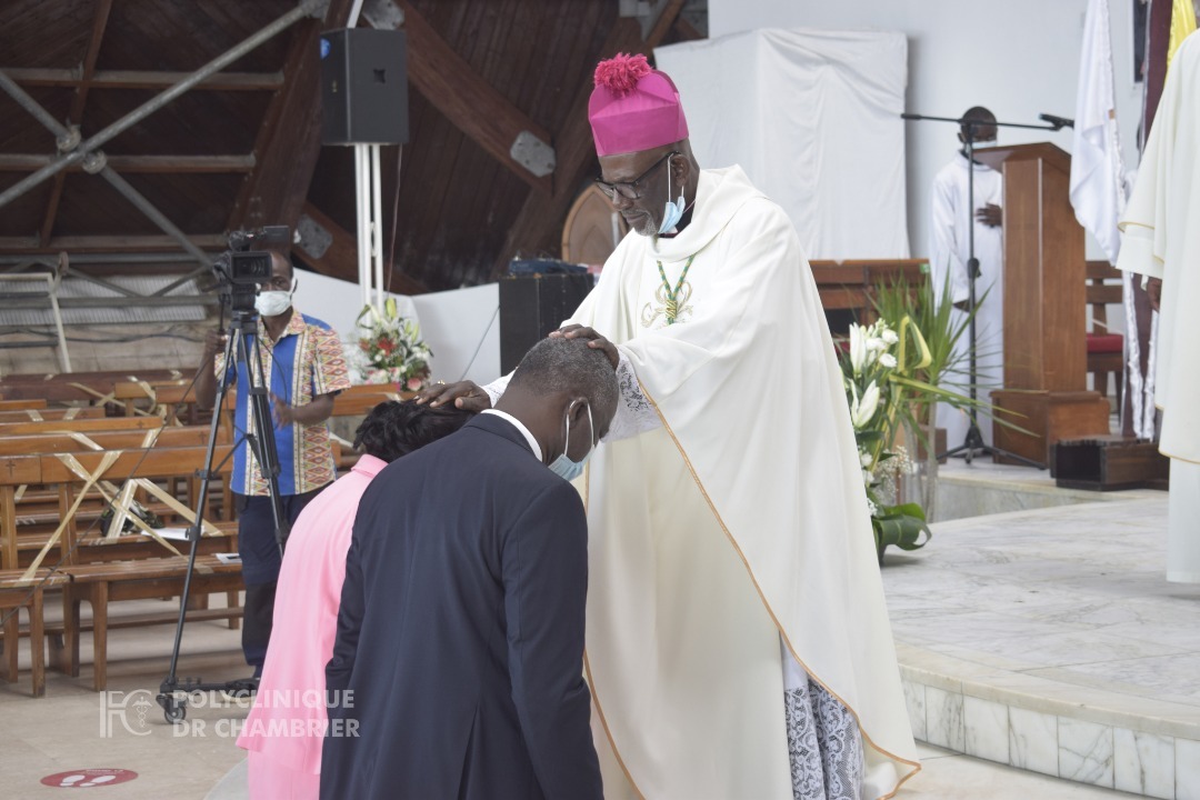 Bénédiction du couple Alawoe à l'occasion de l'anniversaire de naissance du Dr Aworet épse Alawoe