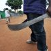 Christopher Emeka égorge l'enfant de sa compagne avec une grosse machette