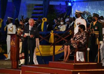 La Barbade devient une république détachée du trône royal britannique. Le prince Charles faisait son discours de circonstance