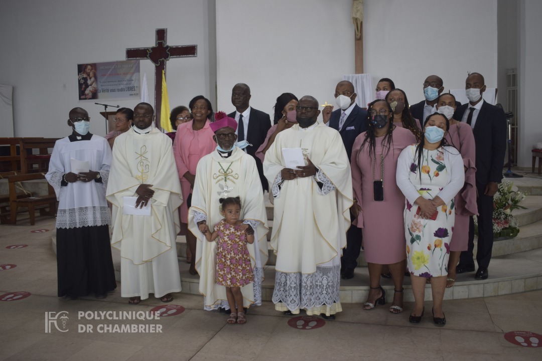 La famille de l'illustre disparu le Dr Marcel Eloi Rahandi Chambrier, à la messe de célébration de l'anniversaire de son décès à Saint-Pierre