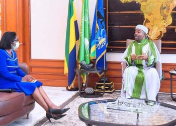 Ali Bongo reçoit le Premier Rose Christiane Ossouka Raponda pour son premier voyage post Covid-19