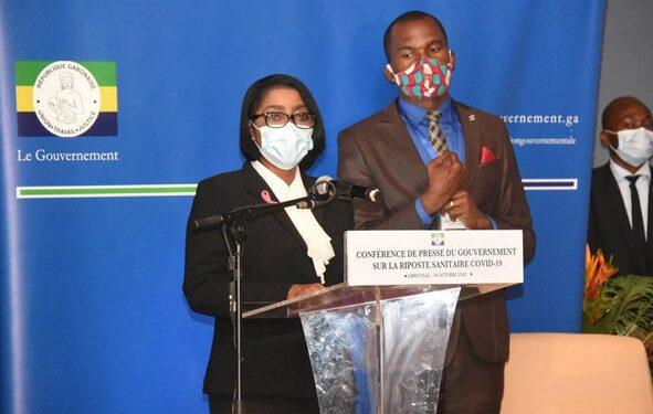Le PM Rose Christiane Ossouka Raponda lors d'une conférence de presse à faire plaisir au deiffer