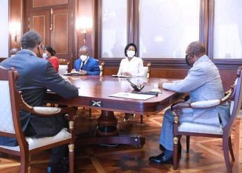 La présidente de la Cour constitutionnelle, Marie-Madeleine Mborantsuo venue annoncer au président Ali Bongo Ondimba la célébration du 30ème anniversaire de son institution