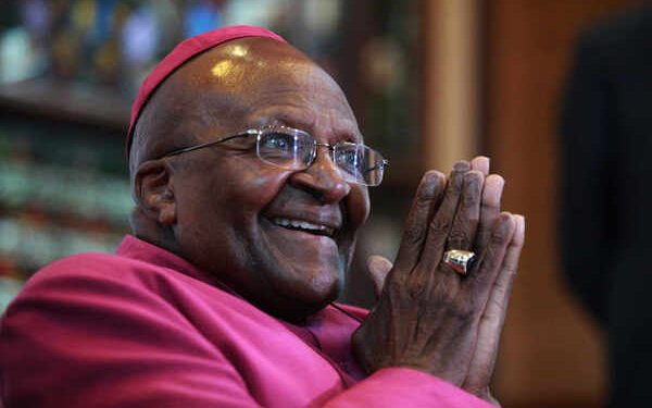 L'icône de la lutte anti-apartheid et prix Nobel de labPaix 1984, l'archevêque anglican sud-africain Desmond Tutu est décédé ce 26 décembre à l'âge de 26 ans