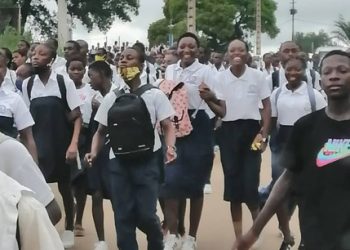 Les élèves grévistes réclament le retour des enseignants en classe à Mouila