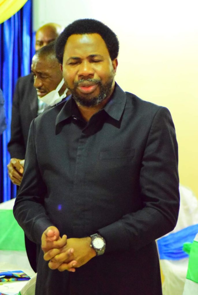 Le Révérend Prophète Max Alexandre Ngoua, Coordonnateur de l'OCP venu recevoir les vœux adressés aux hommes et femmes de Dieu 