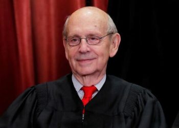 Le juge progressiste Stephen Breyer va démissionner d'ici l'été pour être remplacé par une femme noire