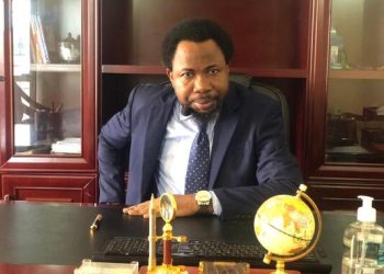 Pour Le Révérend Prophète Max Alexandre Ngoua les fonctionnaires ne sont pas irresponsables car ils devraient être reçus par le président Ali Bongo pour qu'il les comprenne mieux