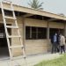 La visite du ministre Patrick Mouguiama Daouda pour s'enquérir de l'effectivité de la construction des salles de classe en bois pour résoudre le sureffectif scolaire à Ntoum
