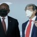 Le président d'Afrique du Sud, Cyril Ramaphosa et le milliardaire Sud-africain Patrick Soon-Shiong à droite lors du lancement de la construction de la première usine de vaccins d'Afrique au Cape
