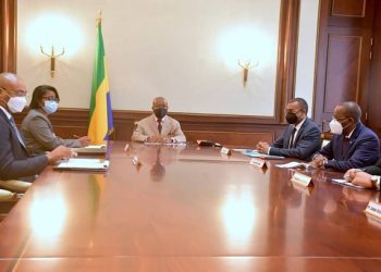 Ali Bongo Ondimba a reçu en audience le Premier ministre et le ministre de la Santé à son cabinet