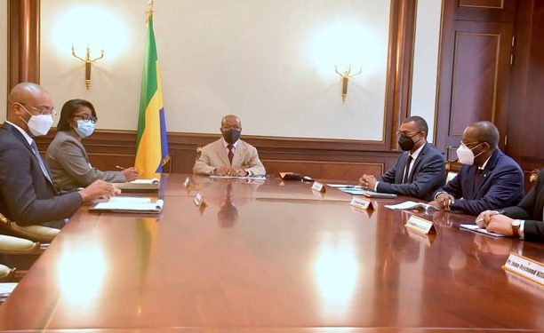 Ali Bongo Ondimba a reçu en audience le Premier ministre et le ministre de la Santé à son cabinet