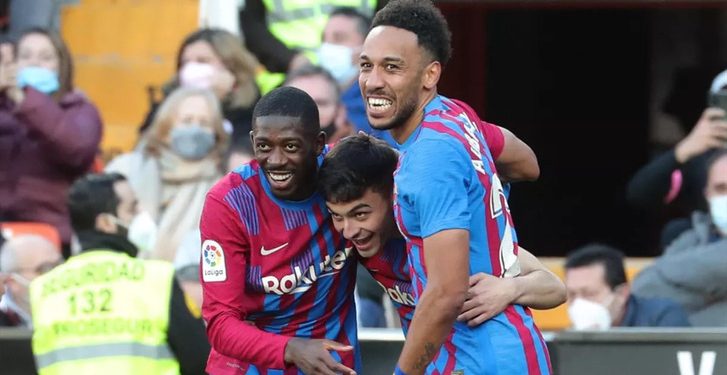 Pierre-Emerick Aubamayang redore son image au Barça avec un triplé et un record face à Valence