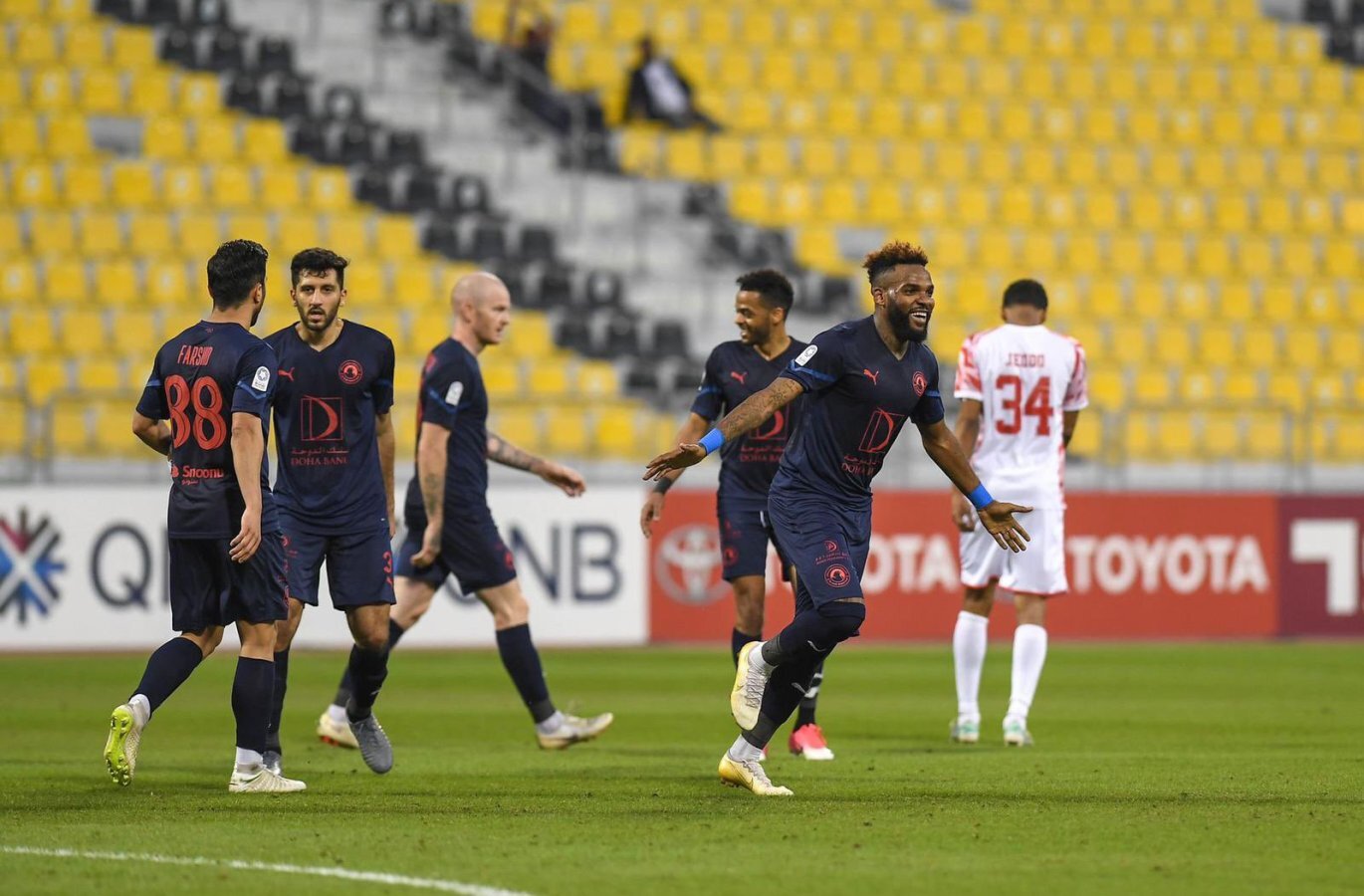 Aaron Boupendza qui marque un autre but pour son équipe Al-Arabi SC 
