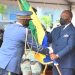 Le président Ali Bongo Ondimba et le nouveau Chef d’état-major des forces armées gabonaises (FAG), le Général Yves Ditengou passe le témoin aussi à son successeur