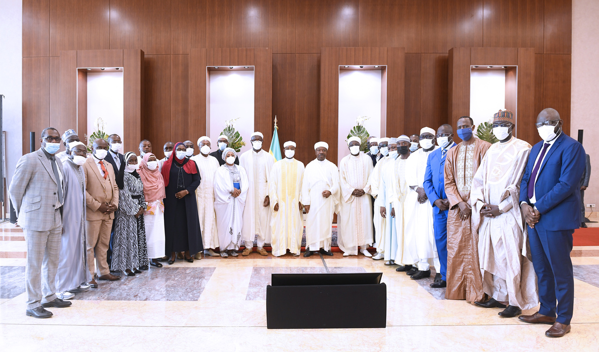 Les membres du CSAIG et le Raïs El Hadj Ali Bongo Ondimba 