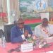 Le président du PSD Pierre-Claver Maganga Moussavou à gauche et l'évêque Ernest Mindzoudi lors de l'exposé sur la Provincialisation devant les hommes d'église