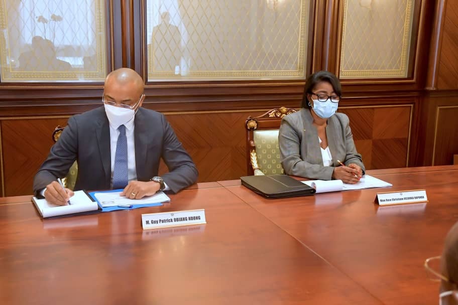 Le Premier ministre Rose Christiane Ossouka Raponda et le ministre de la Santé Guy Patrick Obiang Ndong reçus en audience par Ali Bongo Ondimba 