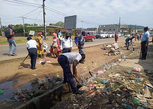 Les Forces de police nationale parmi les nouveaux éboueurs de Libreville