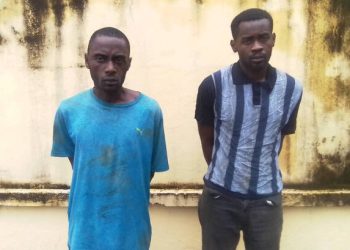 Wendy Spyder Digombé alias "KP" (25 ans) et Davy Missombela Boukoka surnommé "Snisper" (30 ans), les deux voleurs qui violentla fille de leur victime de Nkok