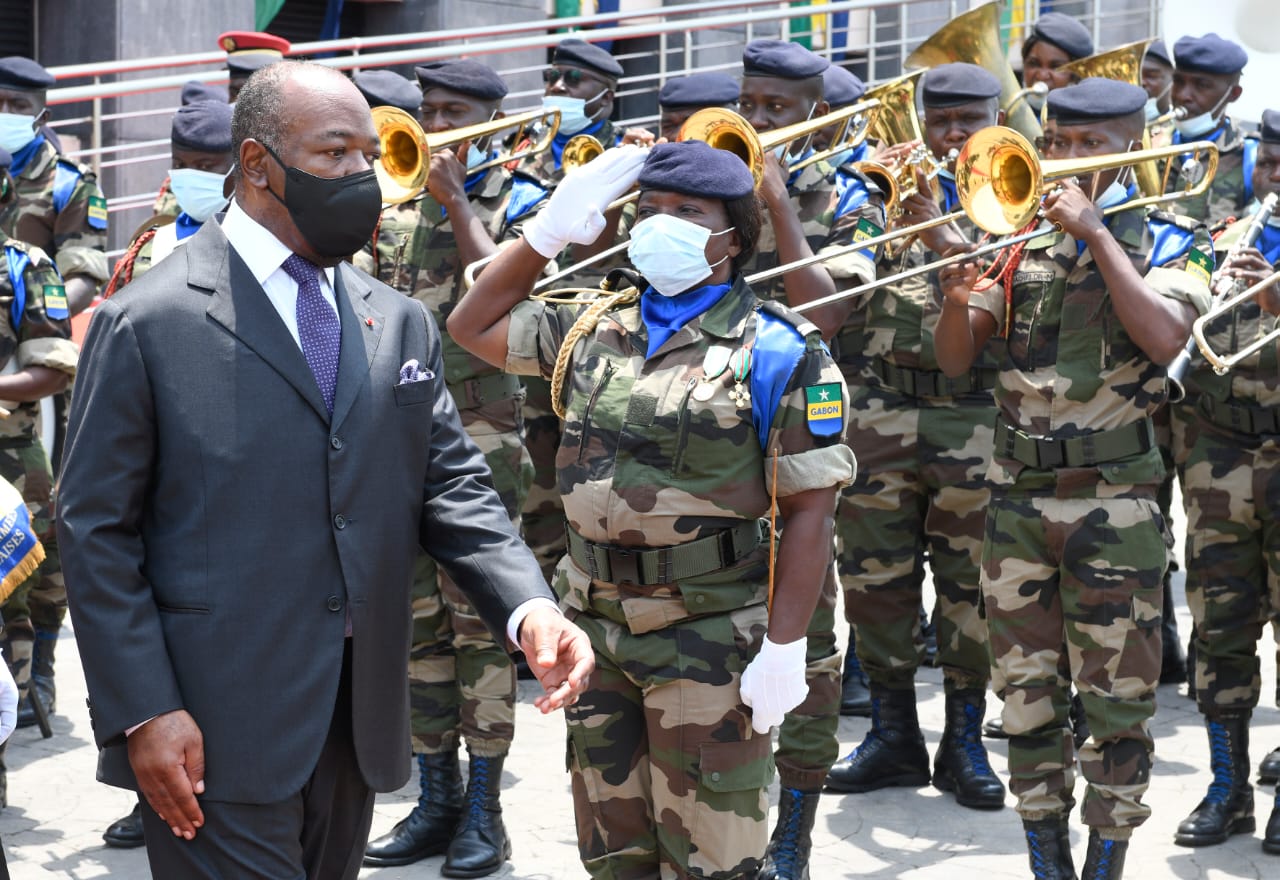 L'armée gabonaise en or , celle des arcanes du pouvoir pas des éboueurs