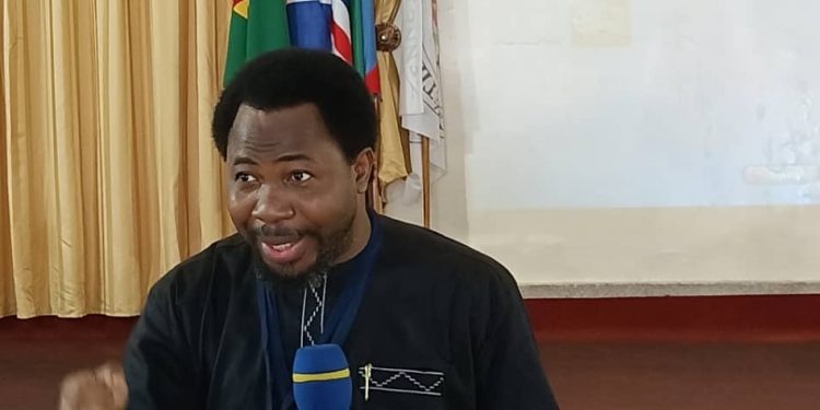 Le Révérend Prophète Max Alexandre Ngoua, Coordonnateur de l’Observatoire Chrétien pour la Paix interpelle sur les risques de la clochardisation de l'armée en or en celle des éboueurs