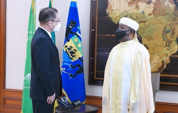 L'ambassadeur de Chine Changchun Hu est venu faire ses adieux à Ali Bongo Ondimba